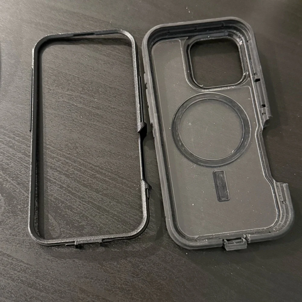 iPhone 16 Pro Otterbox Defender Case